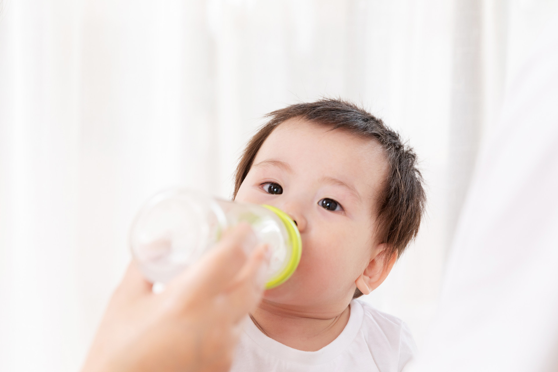 宝宝用吸管杯喝水对牙齿有影响吗