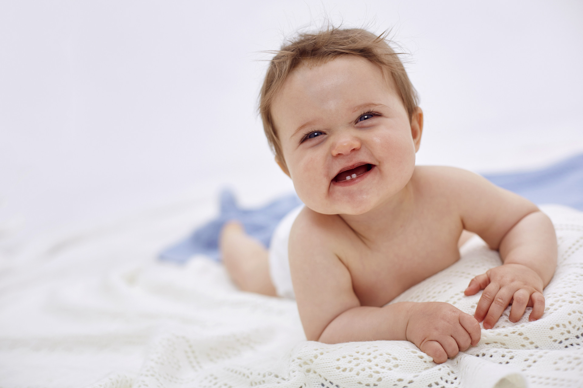 婴儿睡姿会影响脸型吗